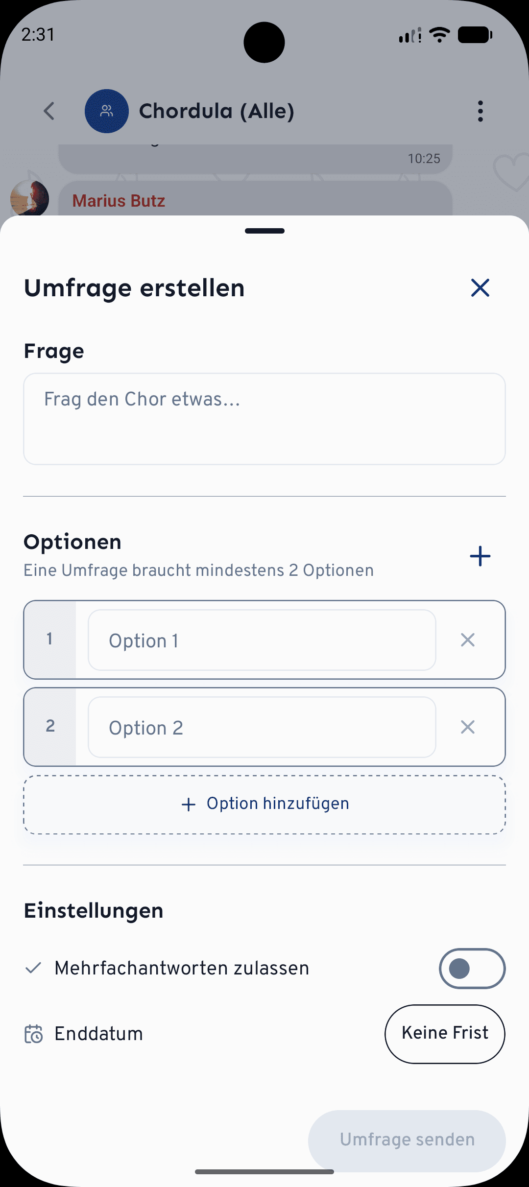 Füge eine Frage, Optionen und Einstellungen hinzu und sende die Umfrage dann an das Gespräch.