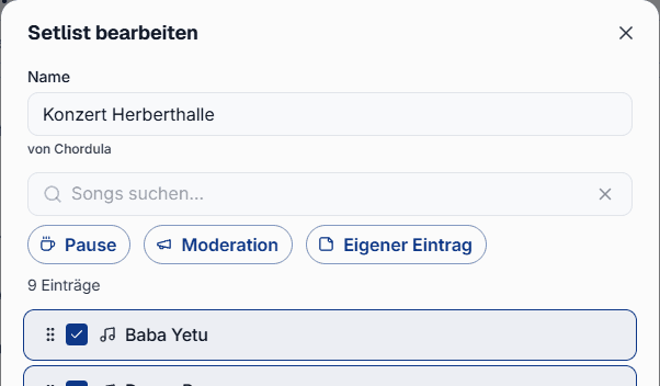 Pause-, Moderations- und eigene Blöcke stehen neben Songs und archivierten Songs.