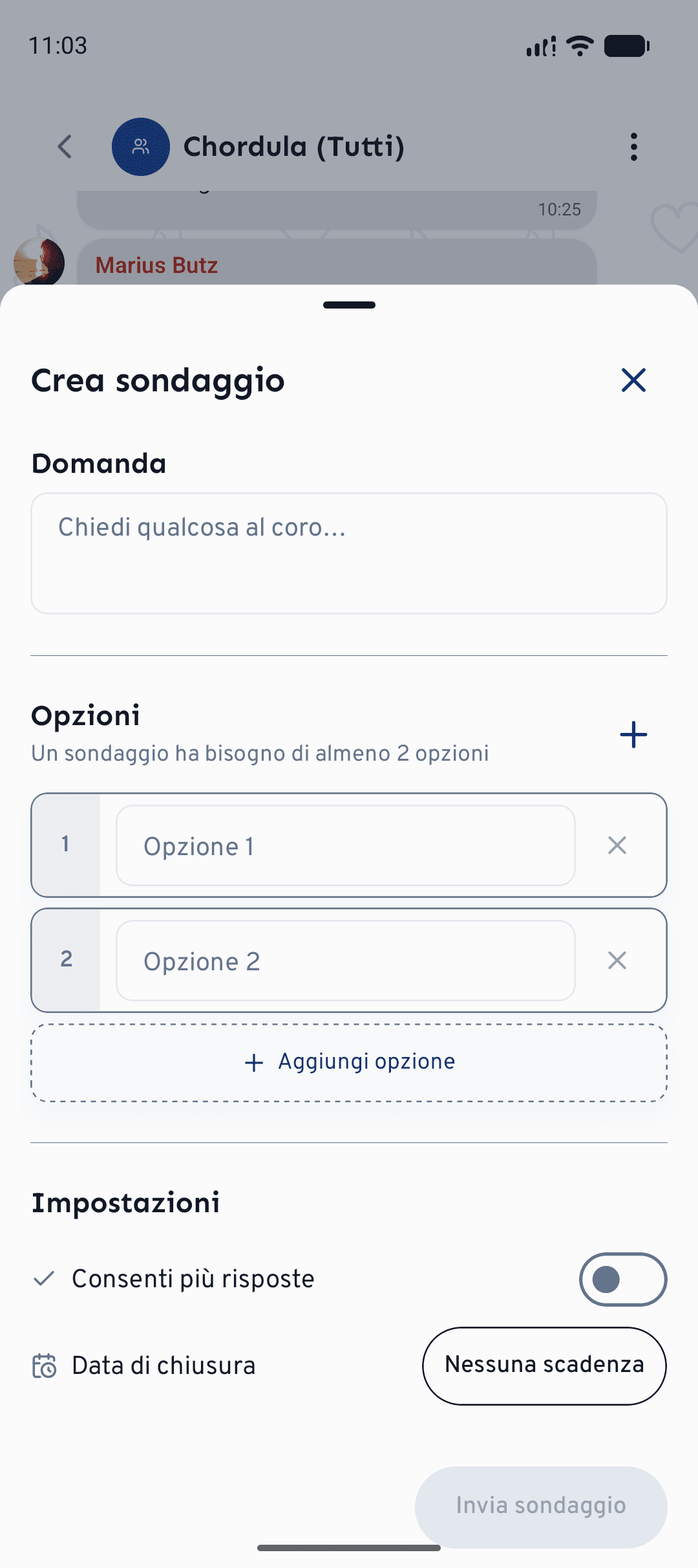 Aggiungi una domanda, le opzioni e le impostazioni, poi invia il sondaggio alla conversazione.