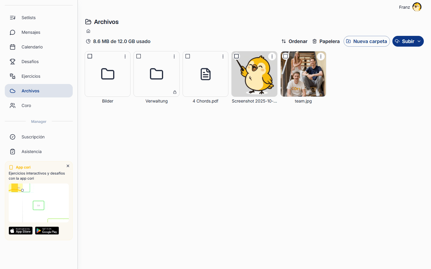 La sección Archivos en la web, con carpetas, documentos y el botón «Subir».
